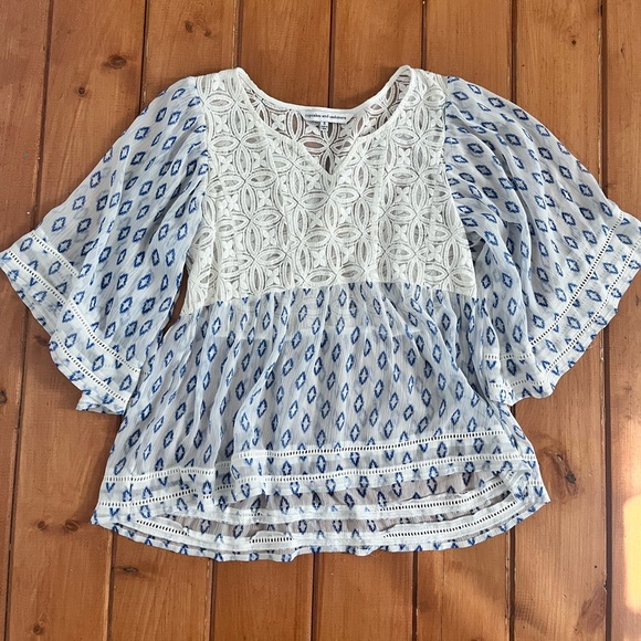 Cupcakes and Cashmere Ikat Print Blouse Sz S - Picture 4 of 5